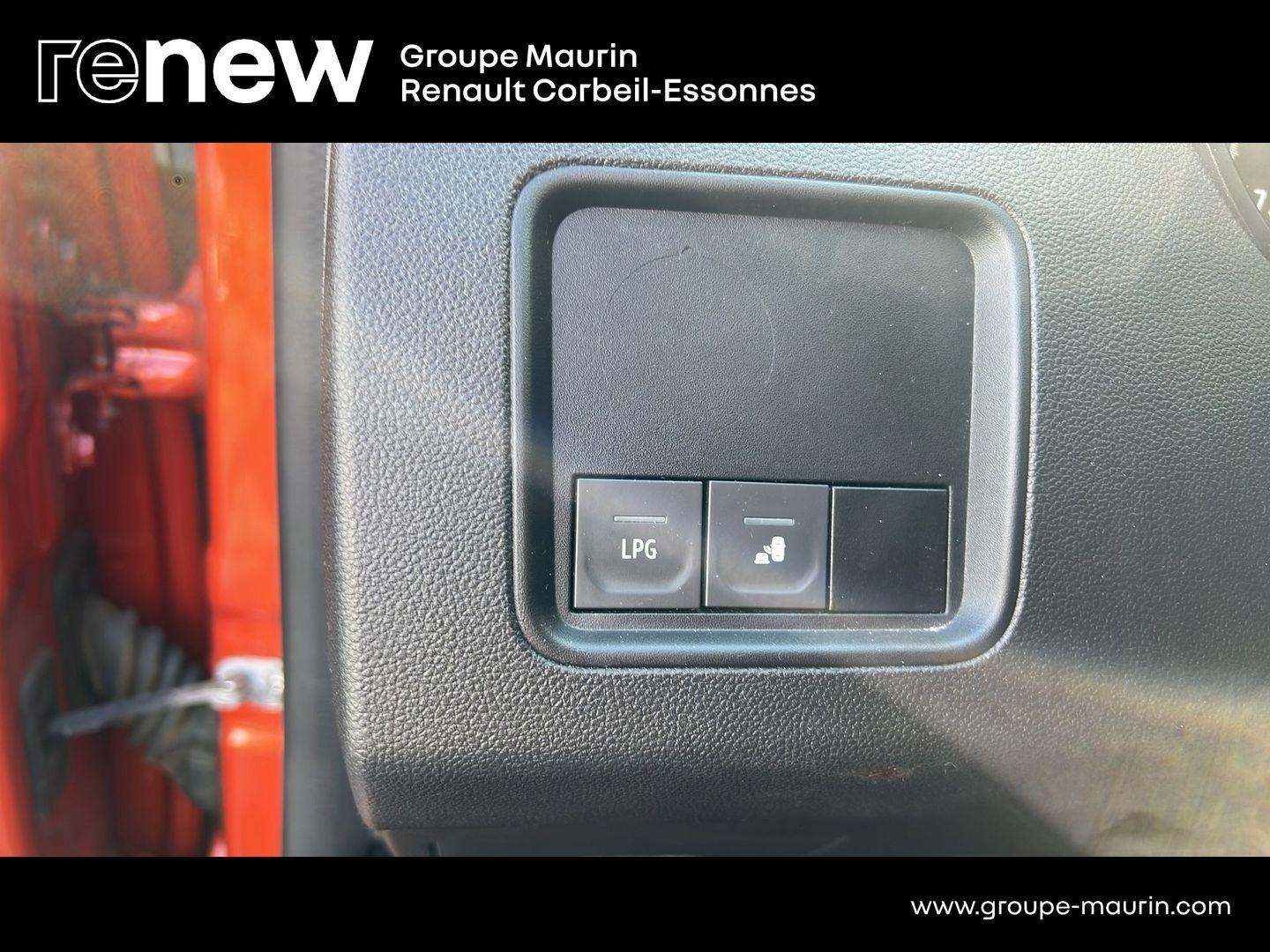 DACIA Duster 1.0 ECO-G 100ch  Journey + 4x2 - Photo 16